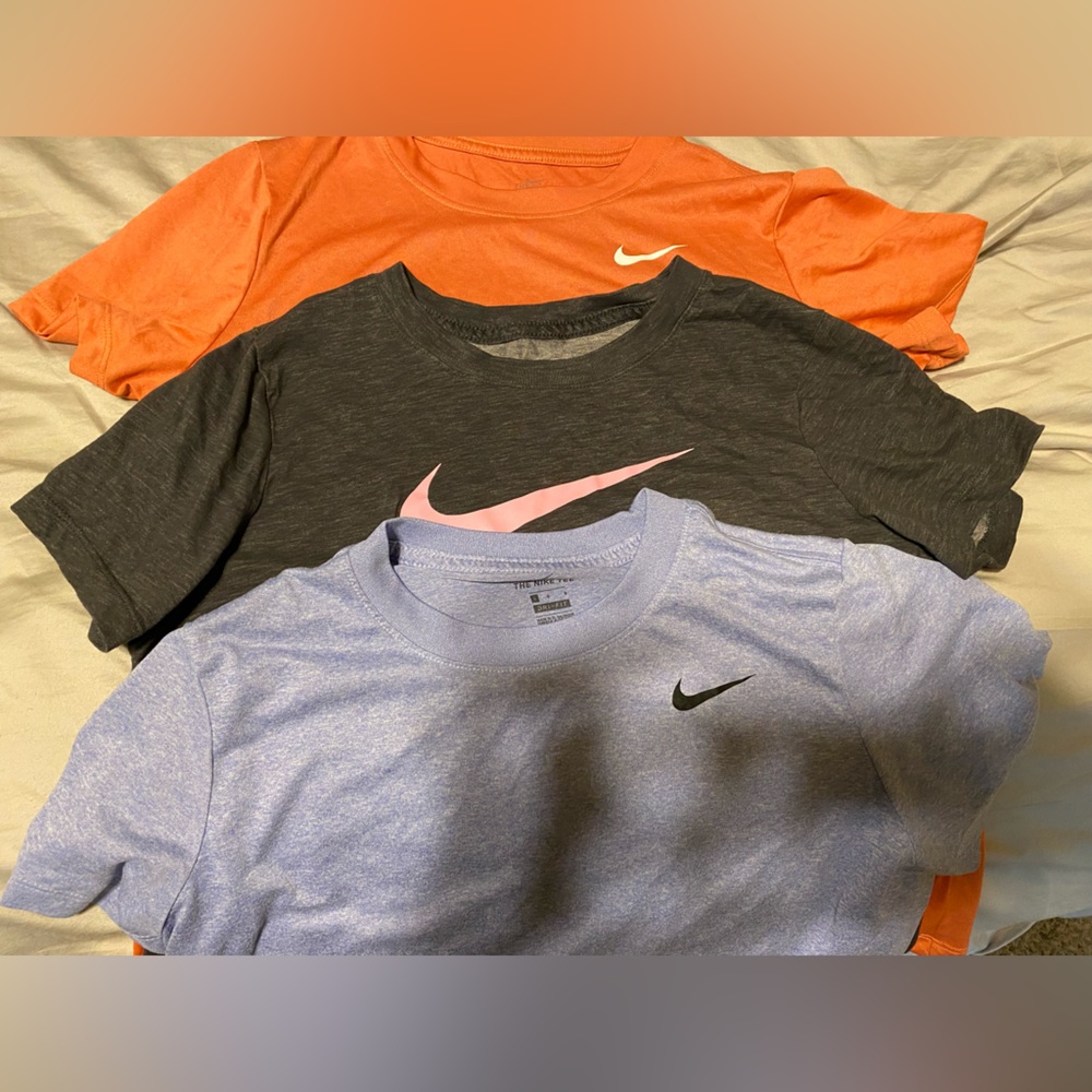 Women’s Nike t-shirts (orange, grey, blue)